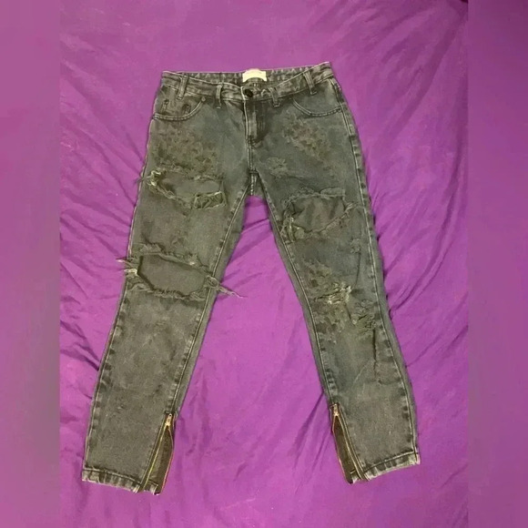 Black distressed jeans with zippers - Picture 4 of 8